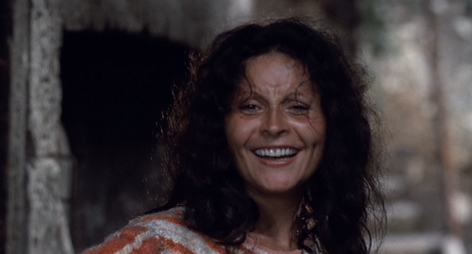 Angela Luce nel ruolo di Peronella